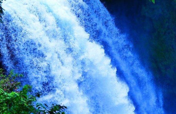 Shiraito Falls and Mt Fuji World Heritage Centre /6VG(3stops)