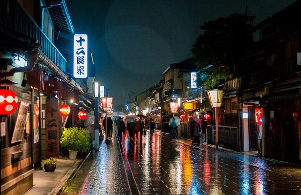KYOTO GION Walking PRIVATE Tour and Customized Kappo Dinner