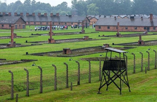 Auschwitz and Birkenau Tour with Hotel Pick up from Krakow