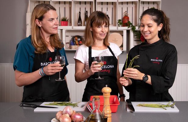 Classic Tapas & Wine Class + La Boqueria