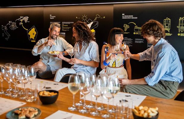 Tasting Prosecco with appetizers