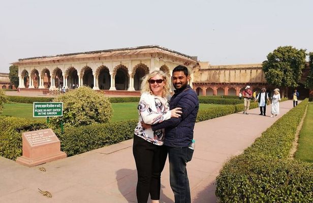 Delhi to Taj Mahal Sunrise Tour with Baby Taj & Agra Fort by Car