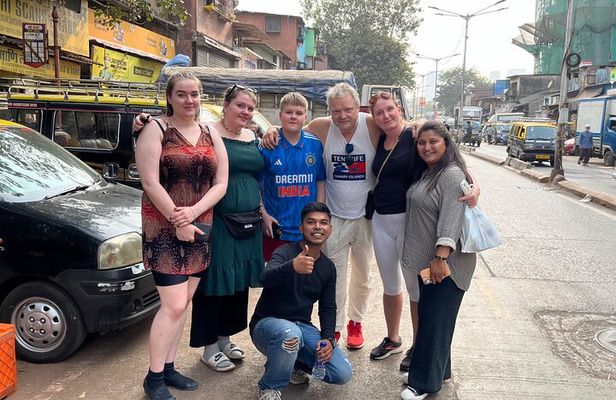 Dharavi Slum Tour with Guide and Transport