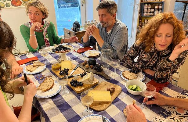 Cheese Tasting and Wine Pairing Center of Paris