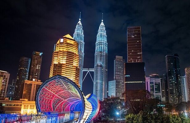 Kuala Lumpur Night Tour with Lake Symphony and Saloma Bridge