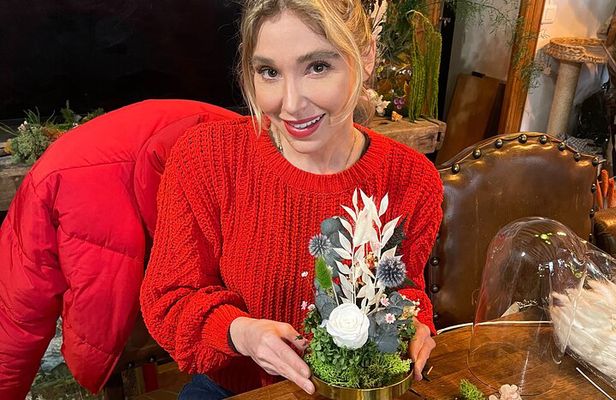 Paris 1e: Preserved Flower Bell Jar Workshop