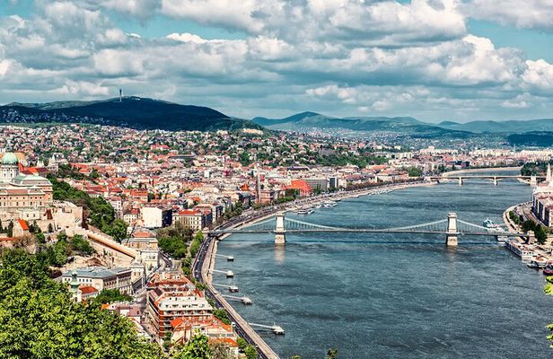 NEW! Private Customed Tour in Budapest for 4 hours by Car