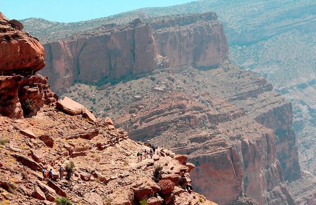 Private Explore Oman Grand Canyon, Jebel Shams and Nizwa
