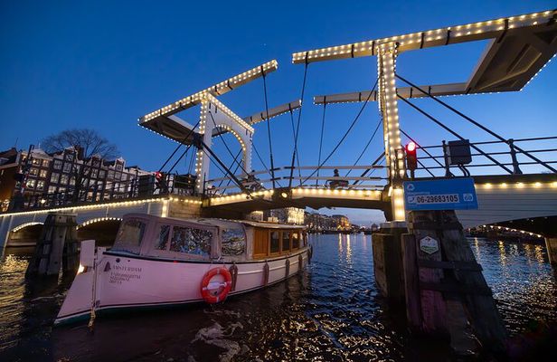 Amsterdam 2-Hour Evening Cruise With Live Guide and Bar