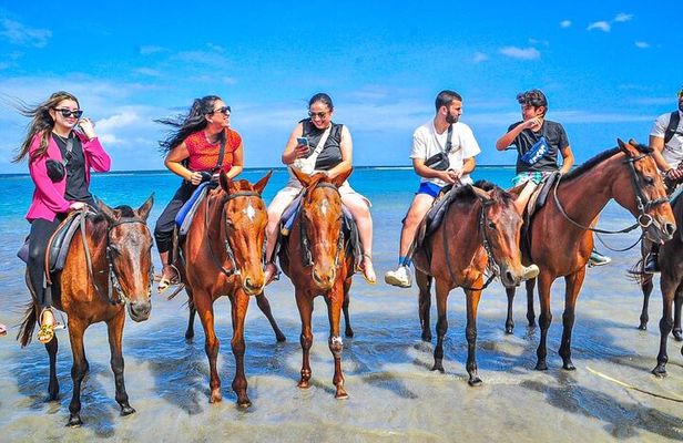 Shared Tour in Ocho Rios with Horseback Riding and Swimming