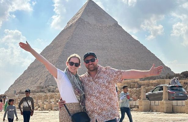 All-in-One Giza pyramids, Shpinx, Saqqara, Memphis, camel & lunch