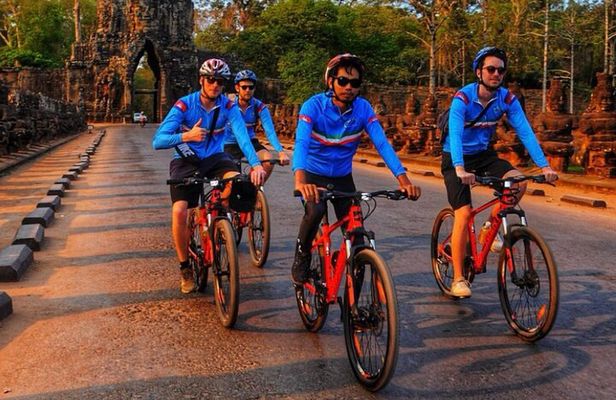 Full Day Guided Bike Tour in Angkor Wat and Siem Reap