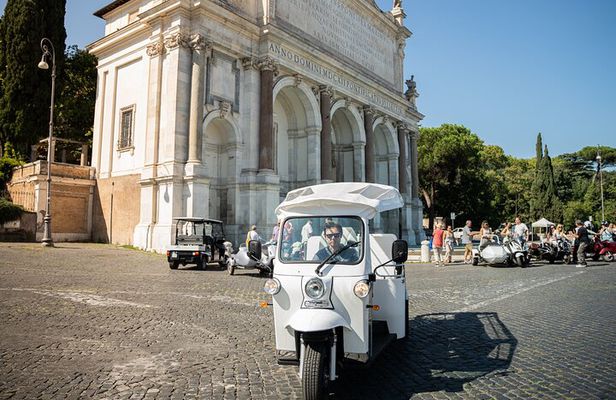 Private 2 Hour VIP Tuk Tuk Tour with Hotel Pickup and Prosecco