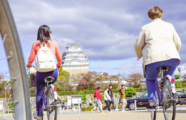 Himeji Castle Easy Bike Tour: Samurai History, Garden & Matcha