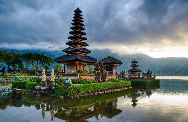 Bali: Bedugul Lake Temple, Banyumala Waterfall, UNESCO Rice Field