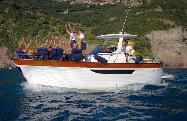 Cinque Terre SHARED boat tour, Amazing Experience

