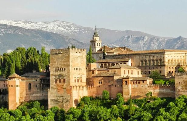 Private Tour to The Alhambra and Generalife From Malaga