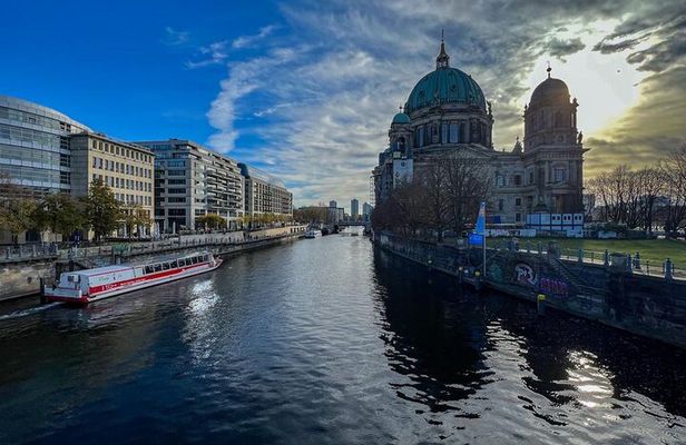 Berlin Private tour East and West by Car