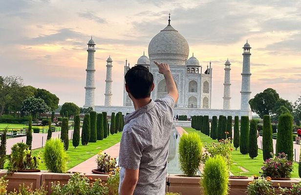 All Inclusive Private Taj Mahal Tour from Delhi by Car
