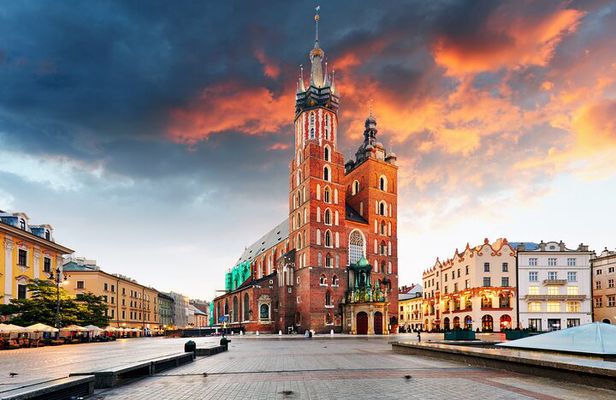 Old Town Short Guided Tour to Saint Mary Basilica