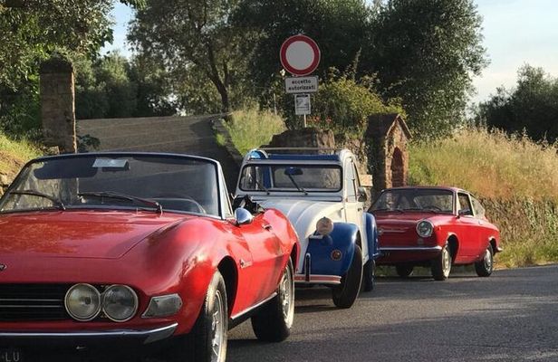 Tuscan Hills Tour with Classic Car