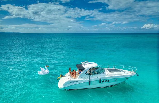 Montego Bay Private Yacht Tour with Open Bar and Lunch