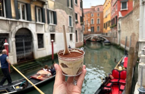 Rialto Market Food Tour: Wine Tasting and Sightseeing in Venice