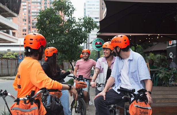 Medellín: The Essential E-bike City Tour with Typical Drink