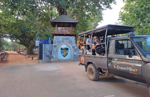 Wilpattu National Park Guided Tour in a Safari Jeep Ride