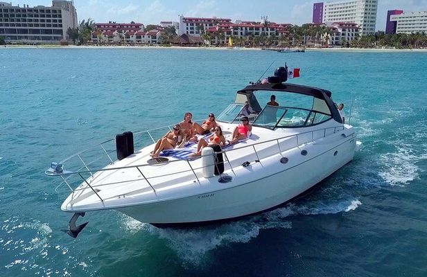 Tour to Isla Mujeres on Premium Yachts from Cancun