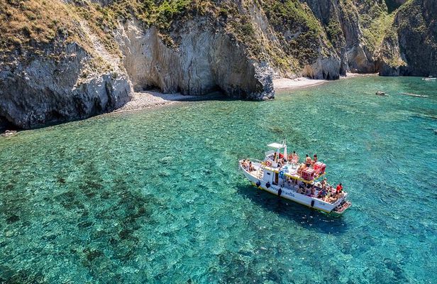 Day boat activities from Ponza to Palmarola