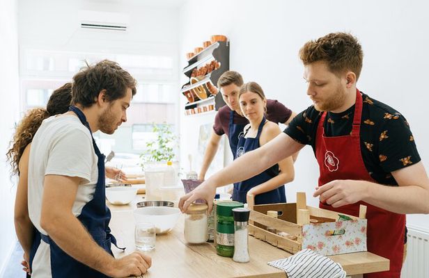 sLOVEnian Strukelj Traditional Cooking Class