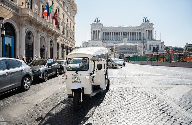Rome 2h Tuk-tuk Tour with Prosecco & Hidden Gems