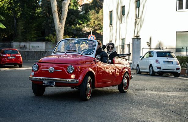 Classic Elegance: Vintage Fiat 500 Cabriolet Rome Tour