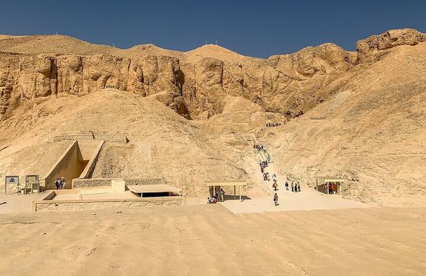  Valley of Queens and Valley of the Nobles in Luxor