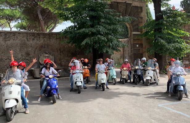 Vespa Tour in Rome Driven by Us with Optional Pick Up
