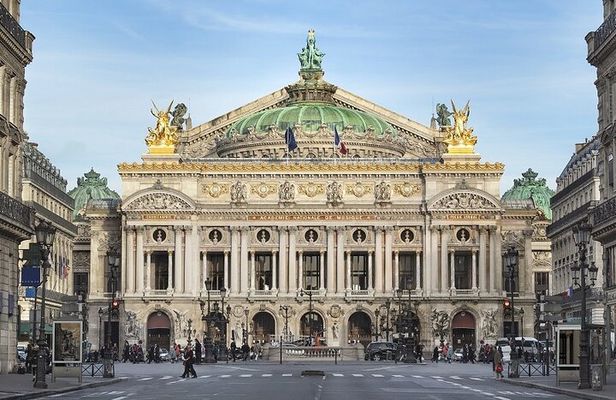 Area ,Opera, Jewellery,Fashion,Palais Royal walking tour