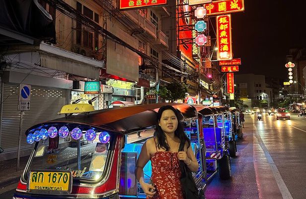 Bangkok : Sunset Food tour by Tuk Tuk boat with big Buddha view