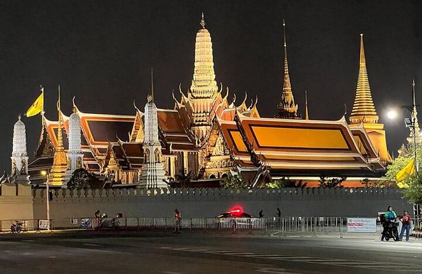 Bangkok Night Tour: Food, Temple & Tuk Tuk