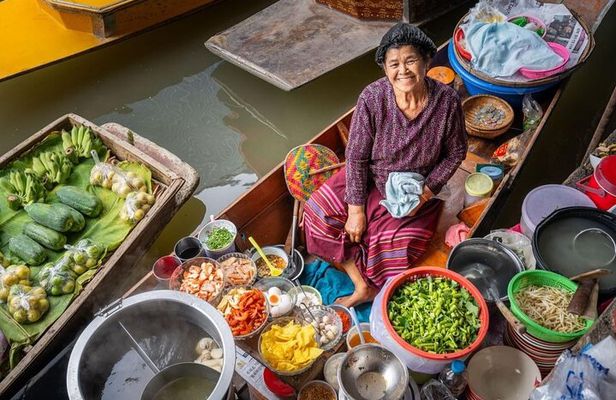Bangkok: Railway & Damnoen Saduak Floating Market with Transfer