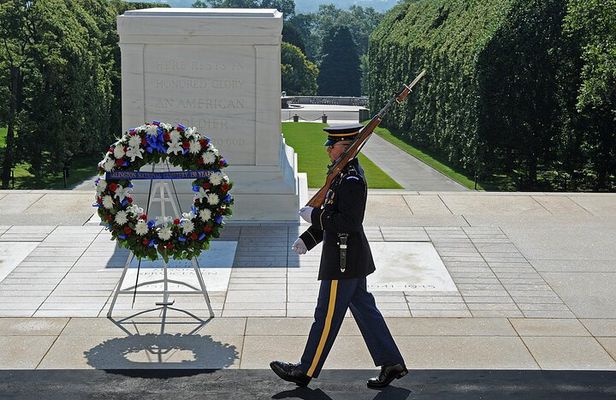 Arlington Cemetery Tour with Guard Ceremony and Iwo Jima Memorial