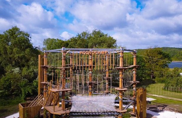 Treetop adventure course in Jablines