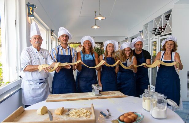 Cooking class: Pasta & Tiramisù with lunch in Amalfi Coast!