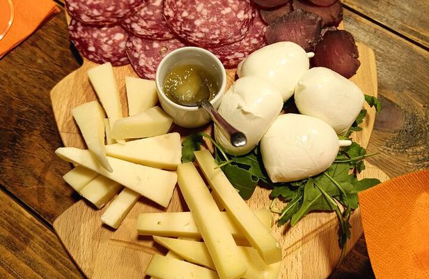 Wine Tasting with Sommelier and Local Food at Lake Como