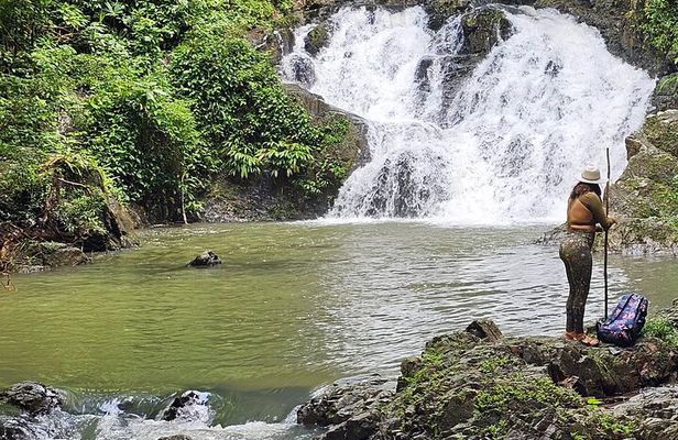 Visit an Embera tribe: Hike, Waterfall, Culture & Lunch