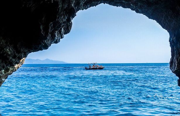 4 Hours Caves, Snorkeling and Swimming Tour in Dubrovnik