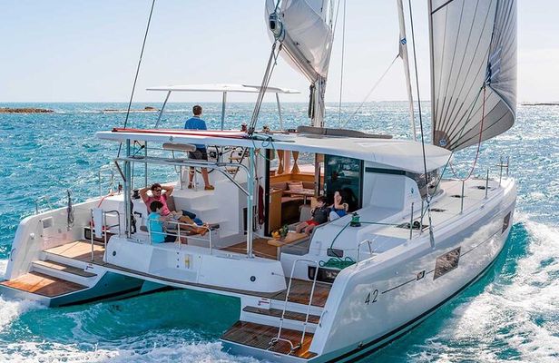 Santorini Luxury Private Cruise with Hotel & Cruise Port Pickup