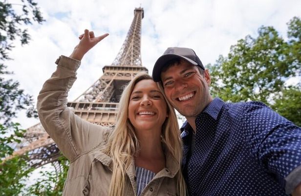 Semi-Private Paris: Louvre Entry + Guided Montmartre & City Walks