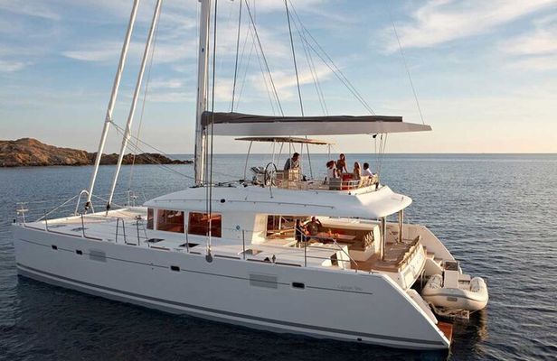 Santorini Caldera Cruise: Swim-Stops, Greek Meal and Sunset Views