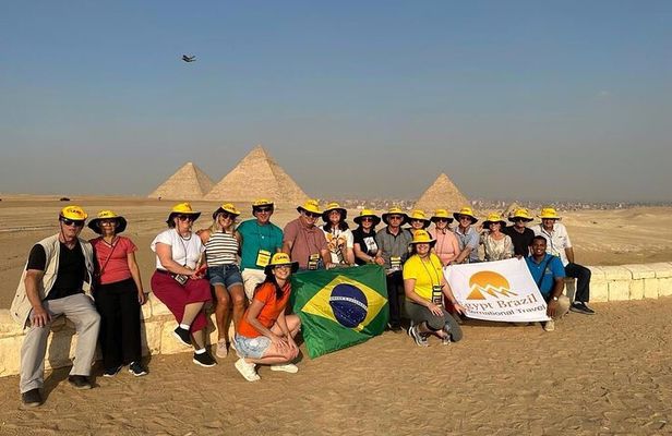 Full Day Private Tour of Giza Pyramids and Egyptian Museum
